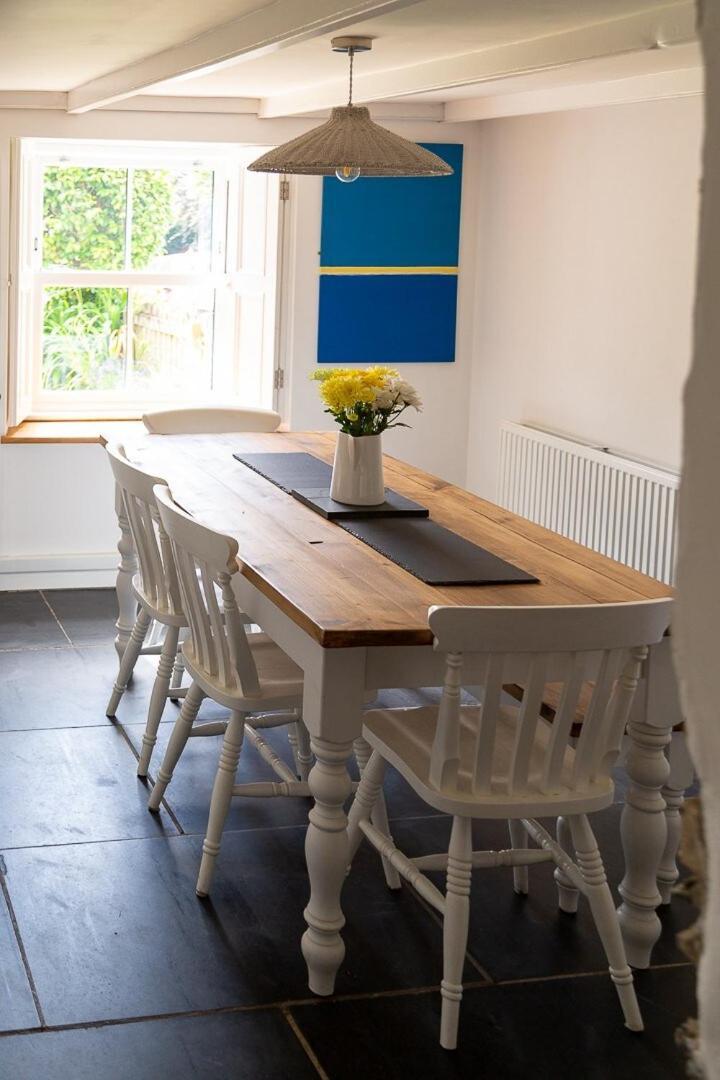 Charlestown Cottage, Woodburner, Gardens & Parking Exterior photo